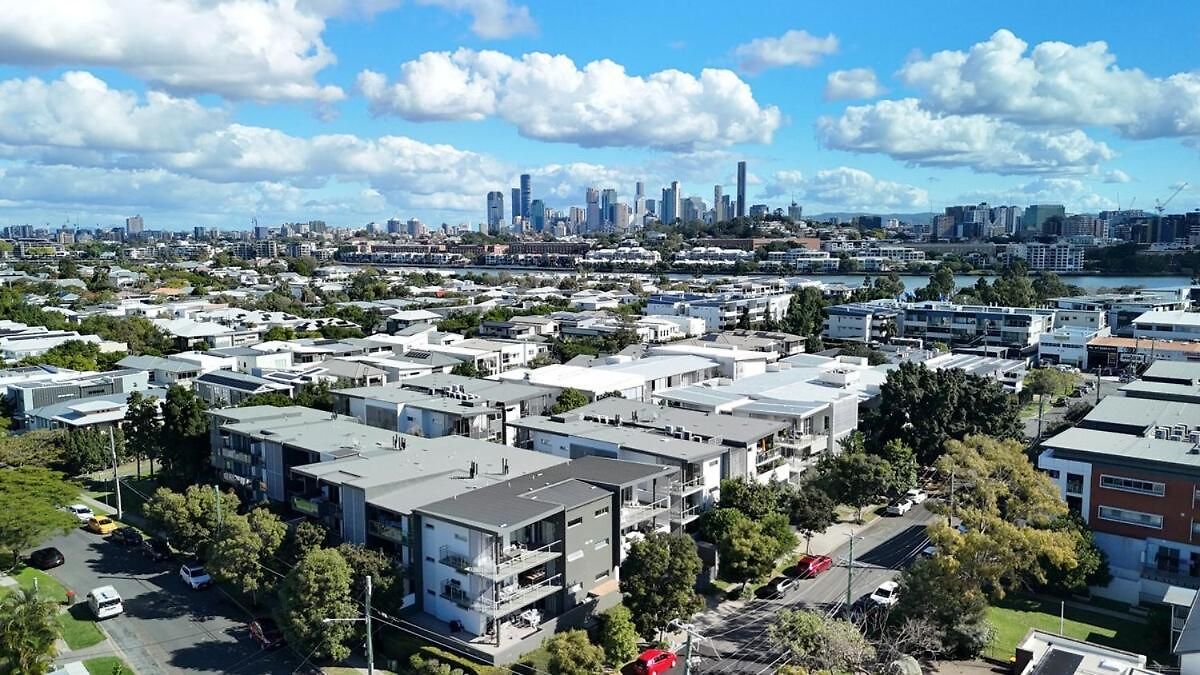 Bulimba Apartment - Ferry Access - Near Oxford St - Sleeps 8 - Baby & Work Ready Brisbane