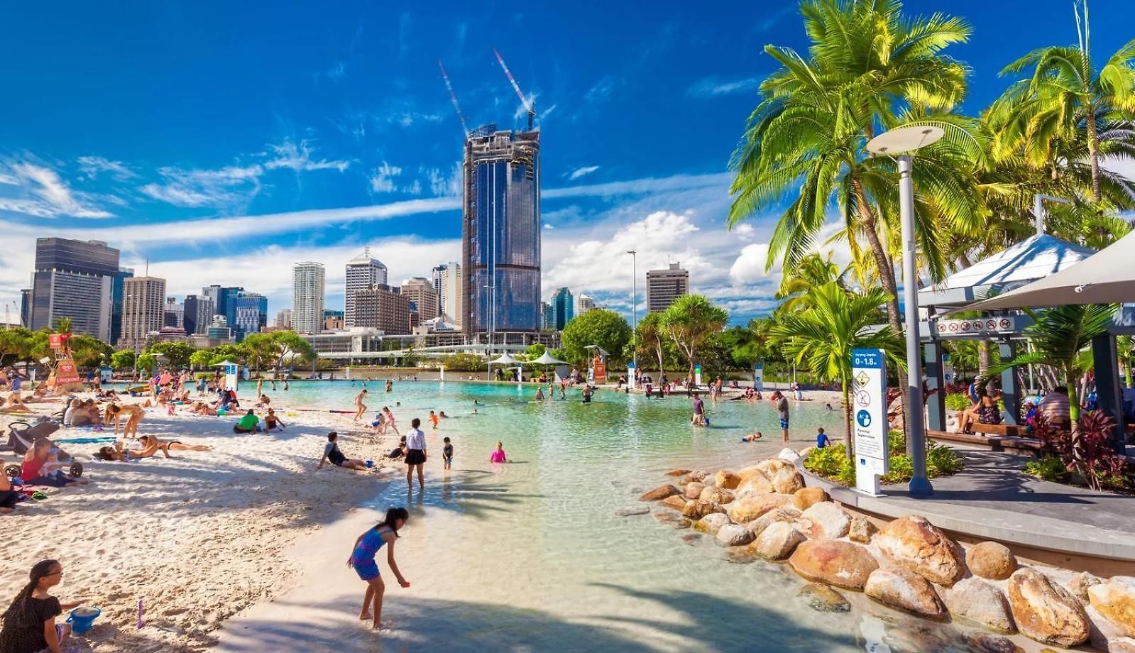Bright With River View, Pool, Gym & Balcony * Brisbane
