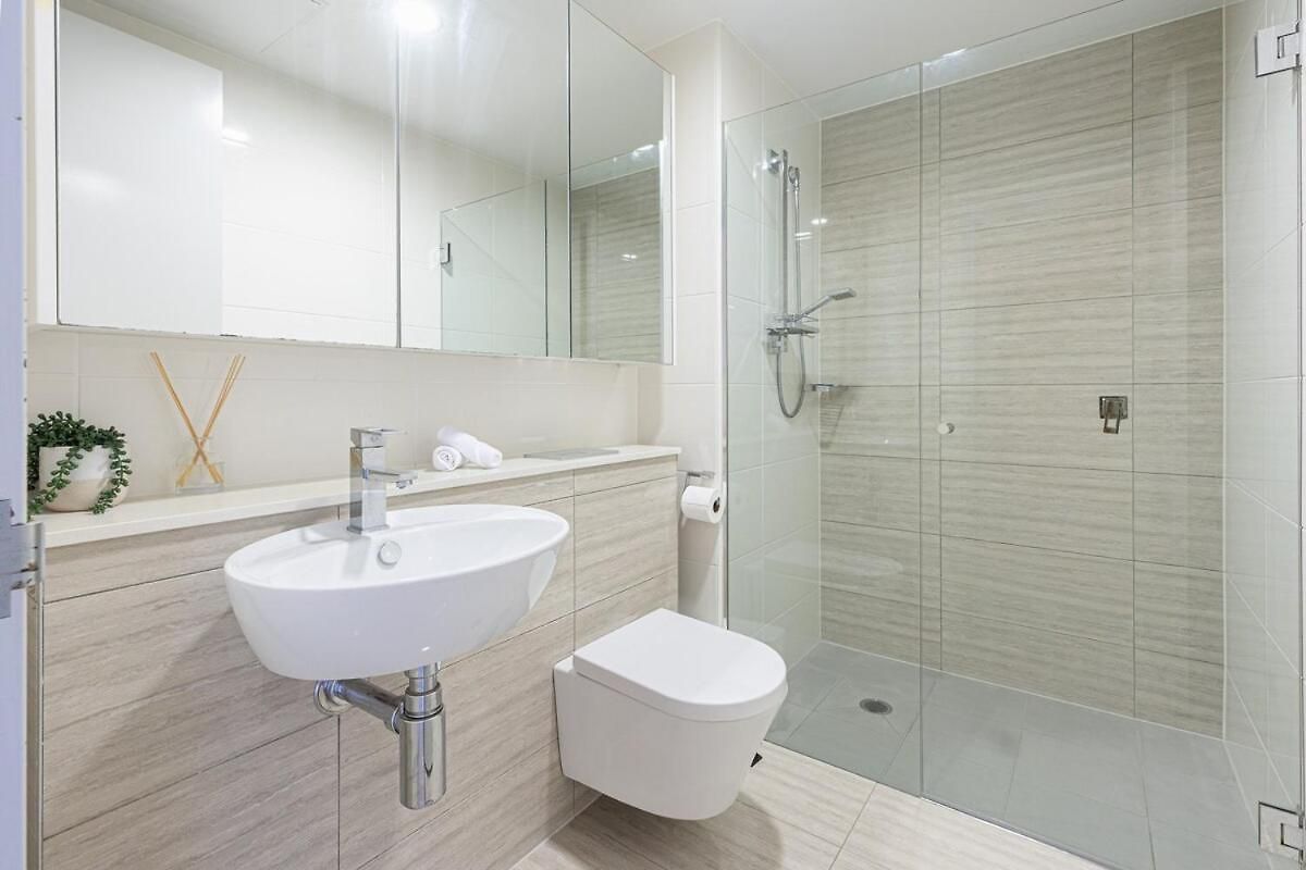 Skyline Elegance 2bdr Pool Gym Sauna Parking Apartment Brisbane