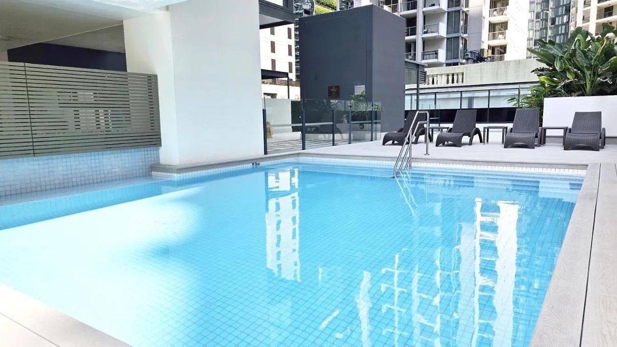 Apartment Chic 1br Retreat Heart Of Pool&gym Views