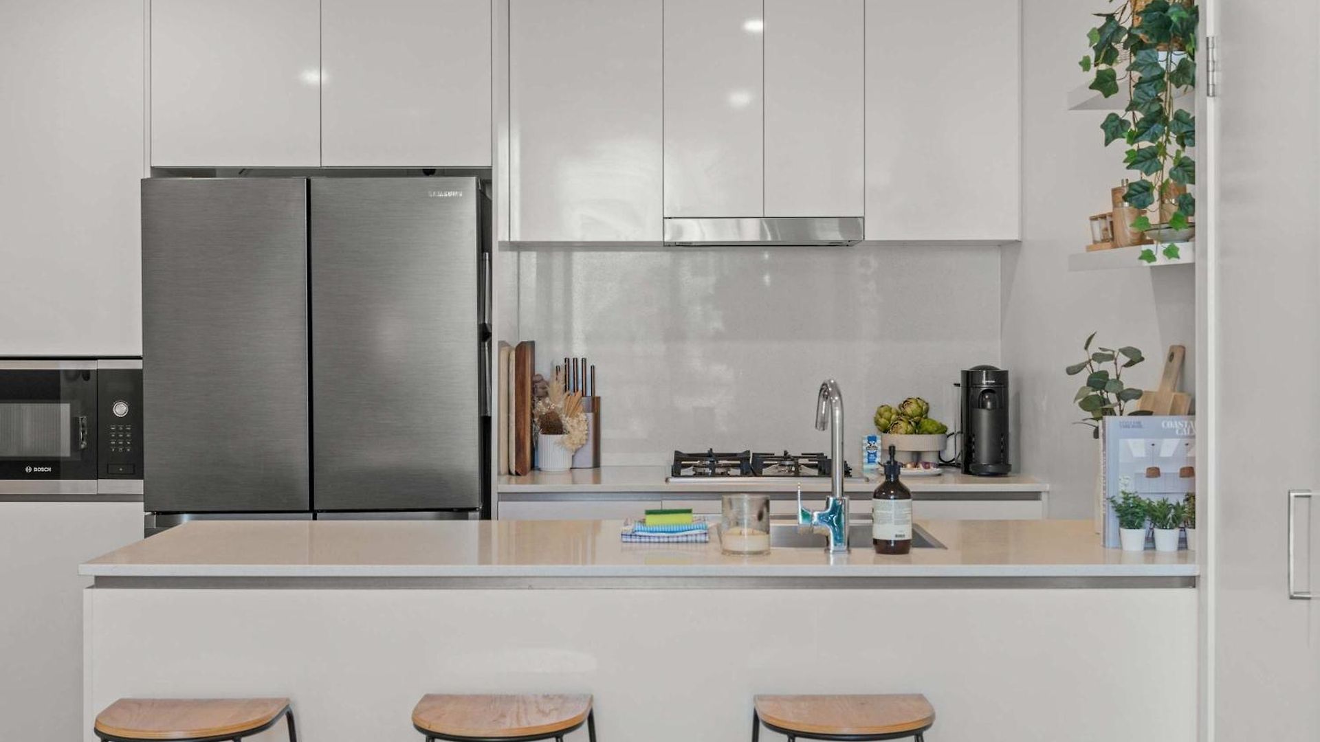 Luxury 2 Bed 2 Bath Parking Pool Gym & Sauna Apartment Brisbane