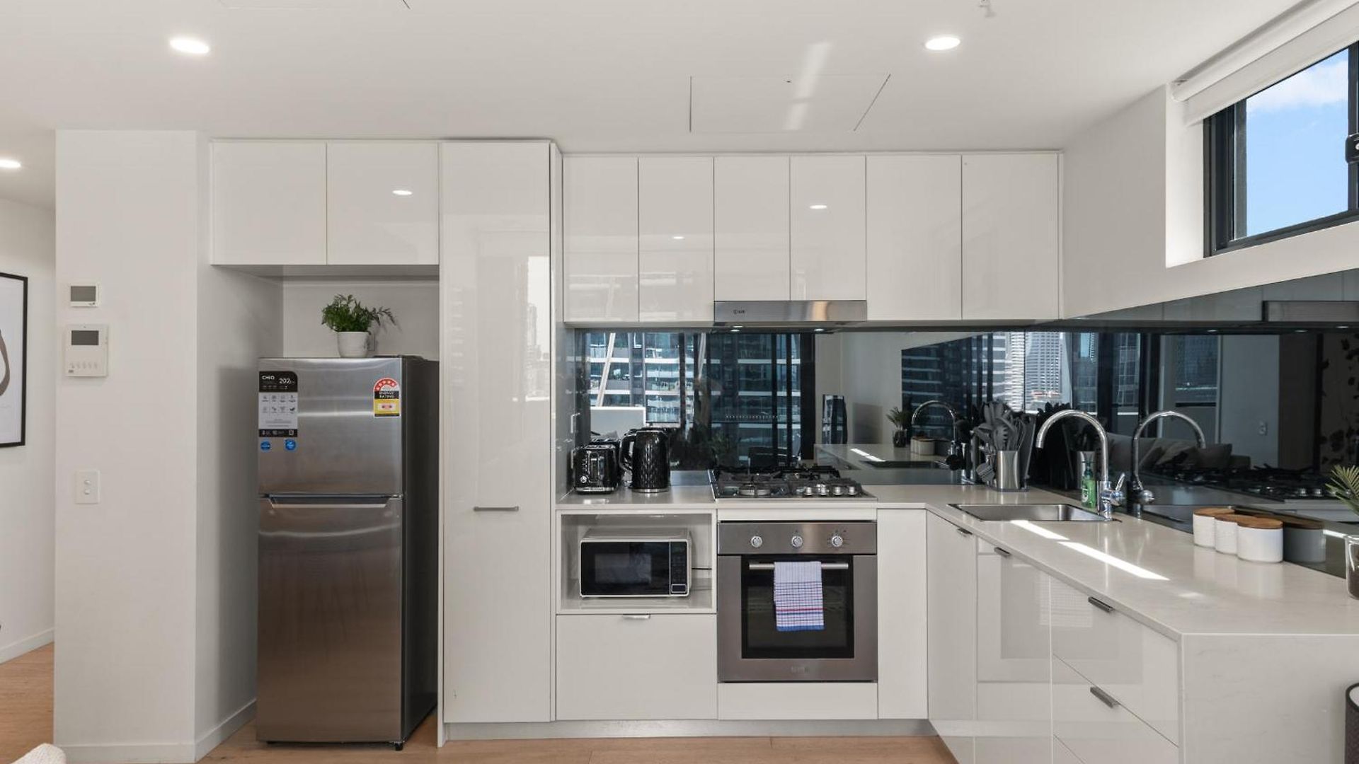 Apartment Convenient To Urban Living By Private Host *