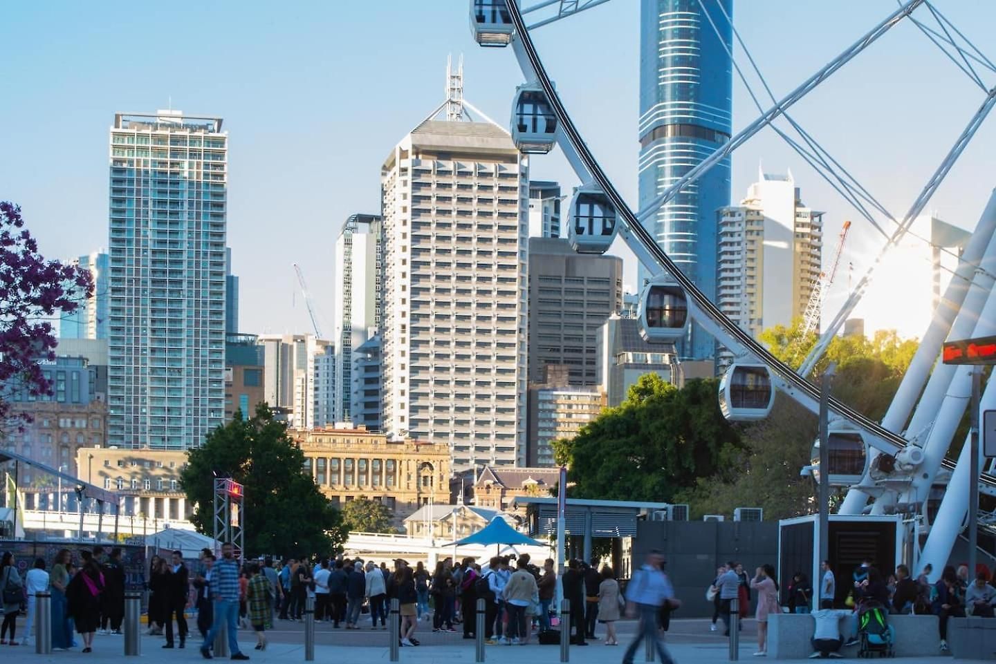 King Bed, Views, Car Park & Perfect Location! Brisbane