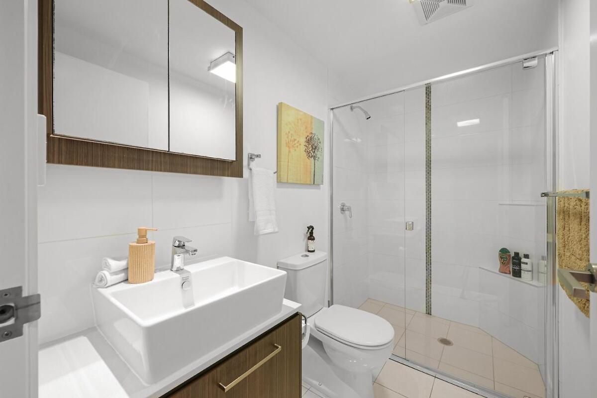 Bulimba Apartment - Ferry Access - Near Oxford St - Sleeps 8 - Baby & Work Ready Brisbane
