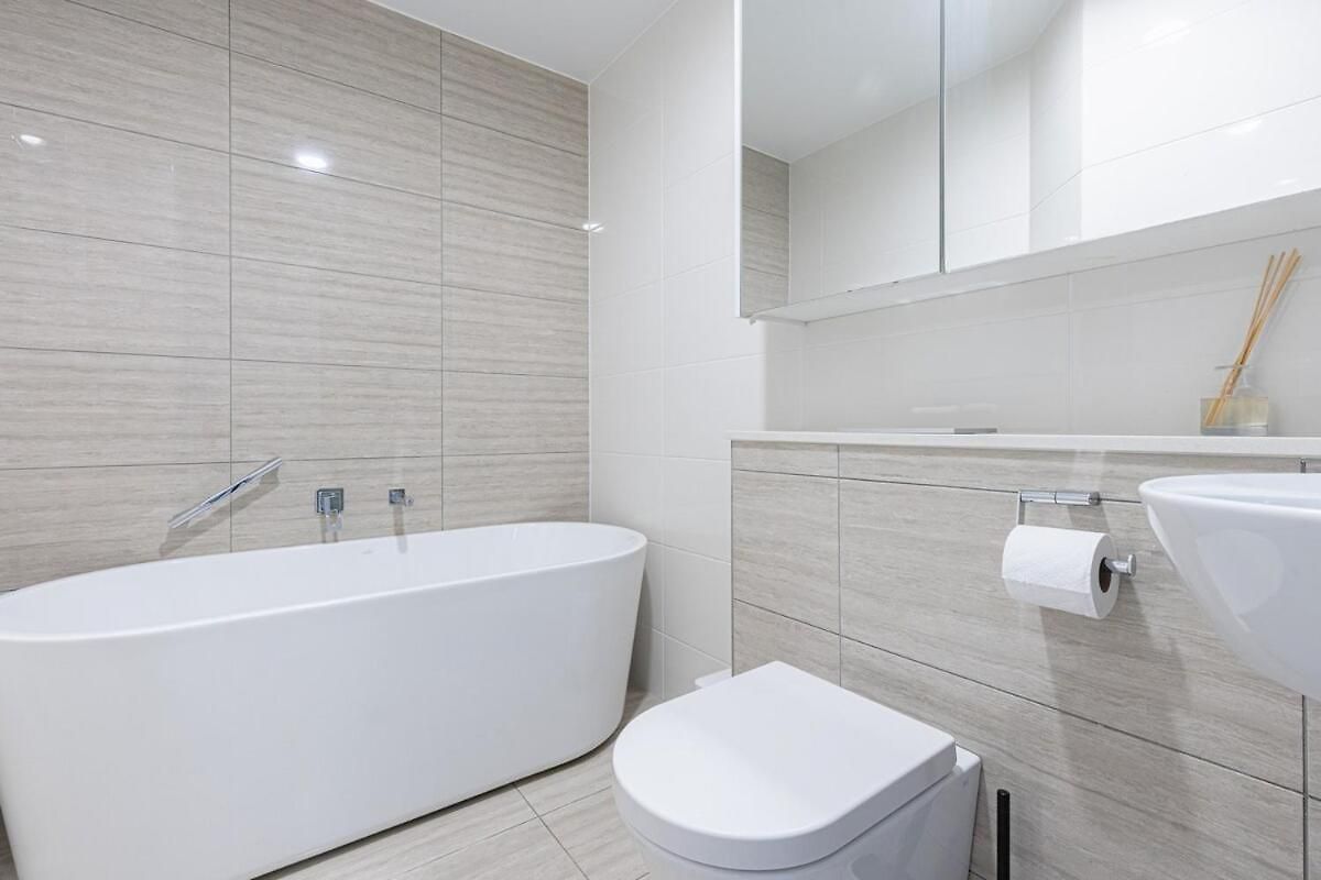Skyline Elegance 2bdr Pool Gym Sauna Parking Brisbane
