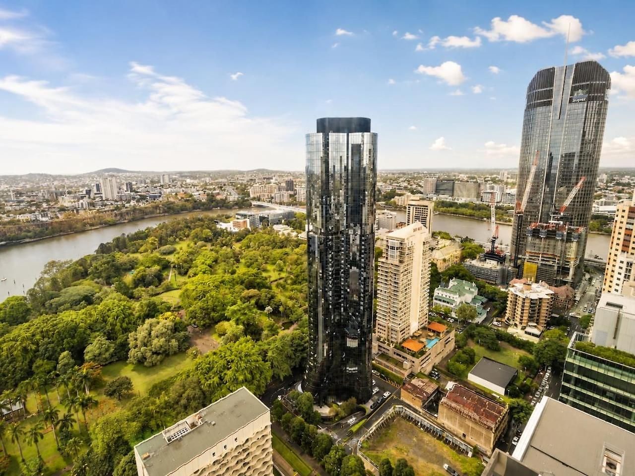 Cbd Luxury 2b W Parking Sky View Apartment