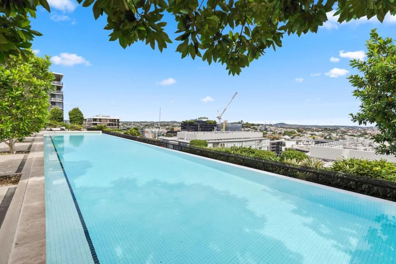 Premium Urban With Rooftop Pool And Views