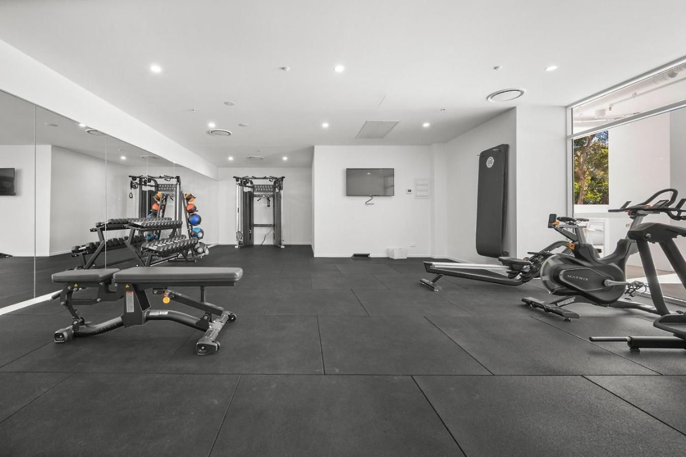 Across From Train And Bus Station Pool Gym And View *