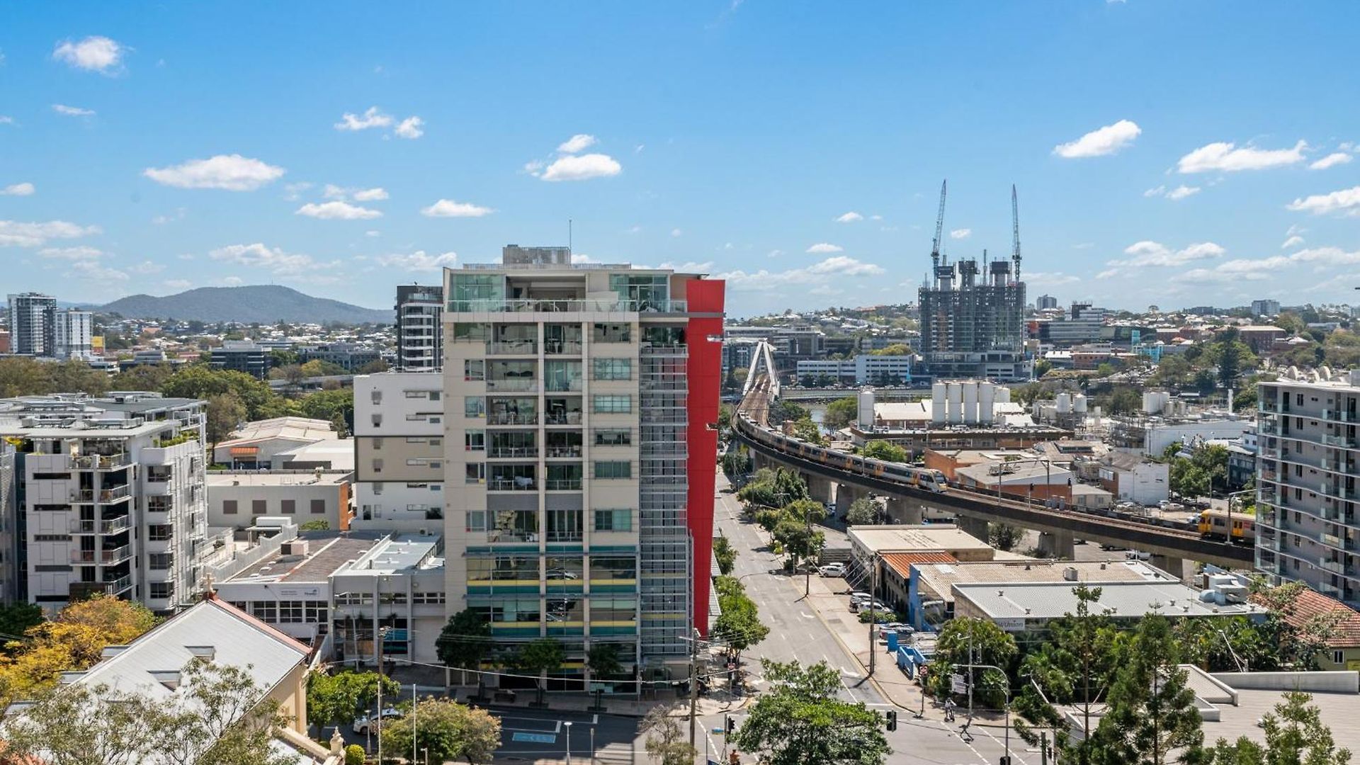 Convenient To Urban Living By Private Host