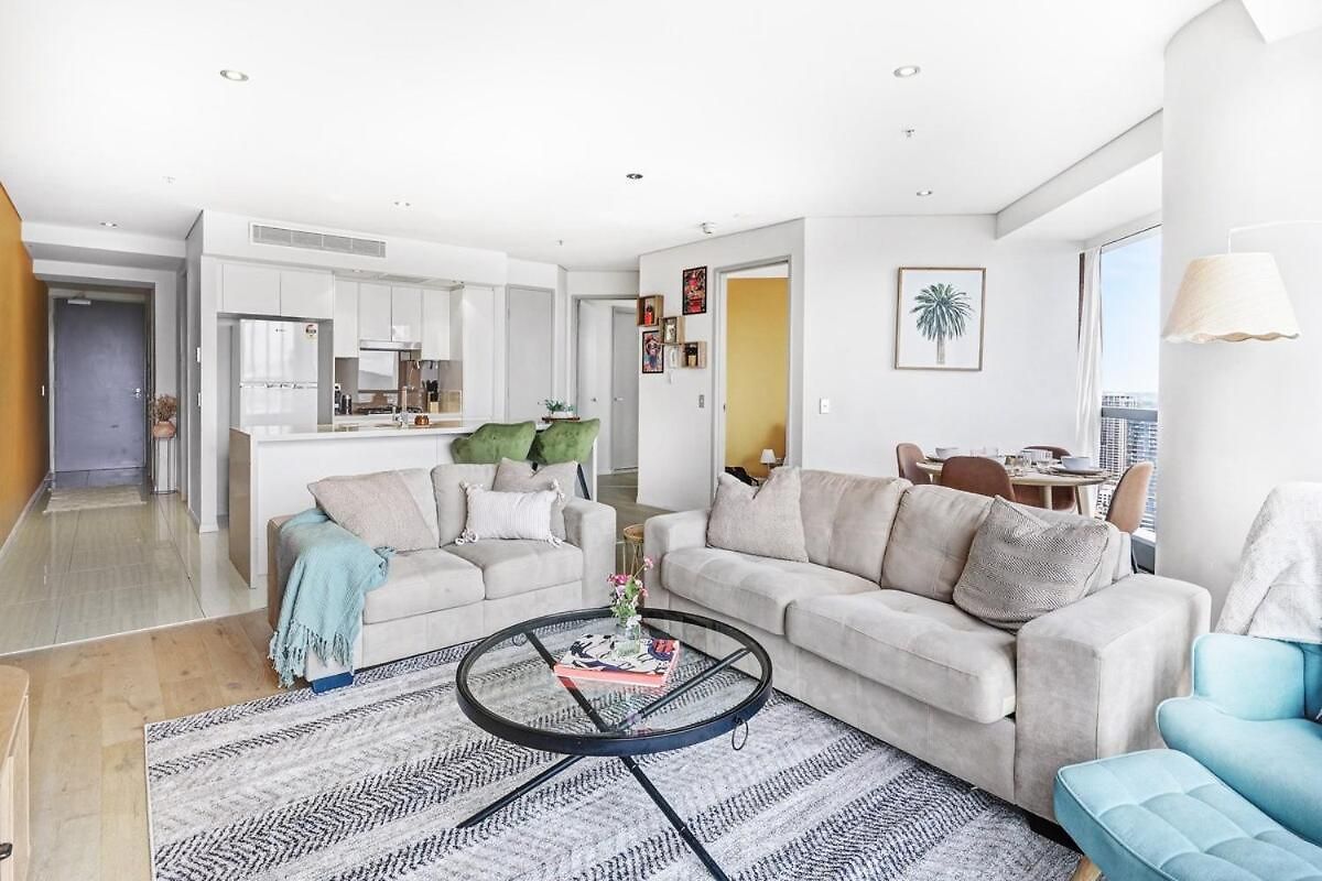 Apartment Skyline Elegance 2bdr Pool Gym Sauna Parking Brisbane