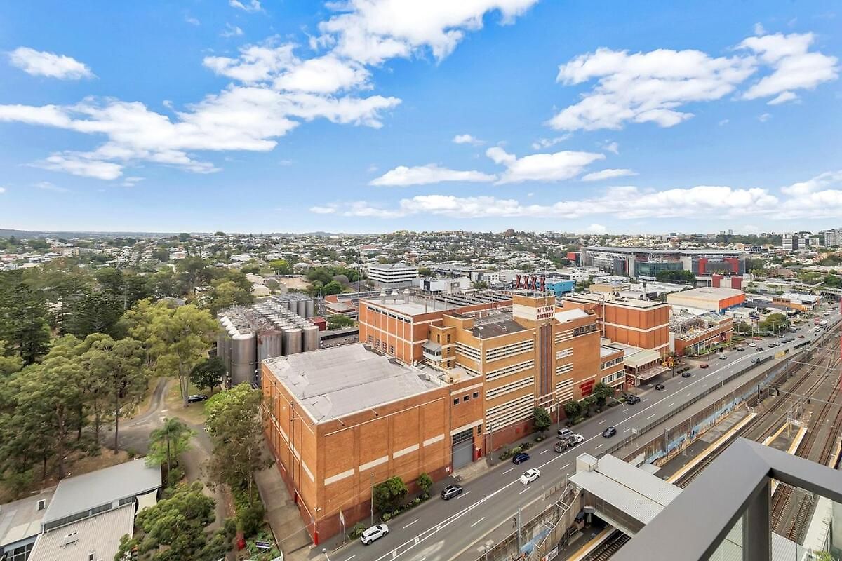 Modern Living With Secure Parking! Apartment