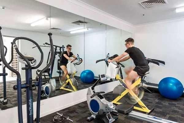 Stylish 2 Bed 2 Bath Balcony Parking Pool & Gym Apartment Brisbane
