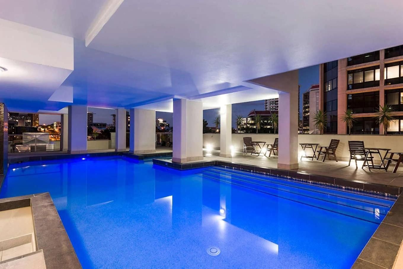 Stylish 2 Bed 2 Bath Balcony Parking Pool & Gym Brisbane