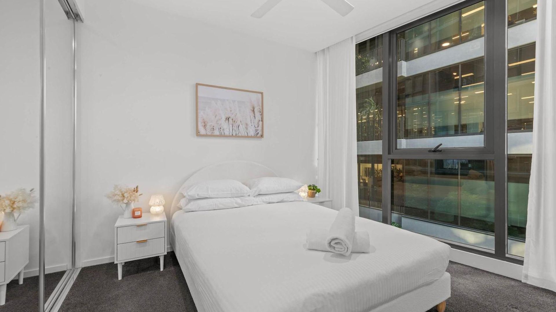 Luxury 2 Bed 2 Bath Parking Pool Gym & Sauna Apartment