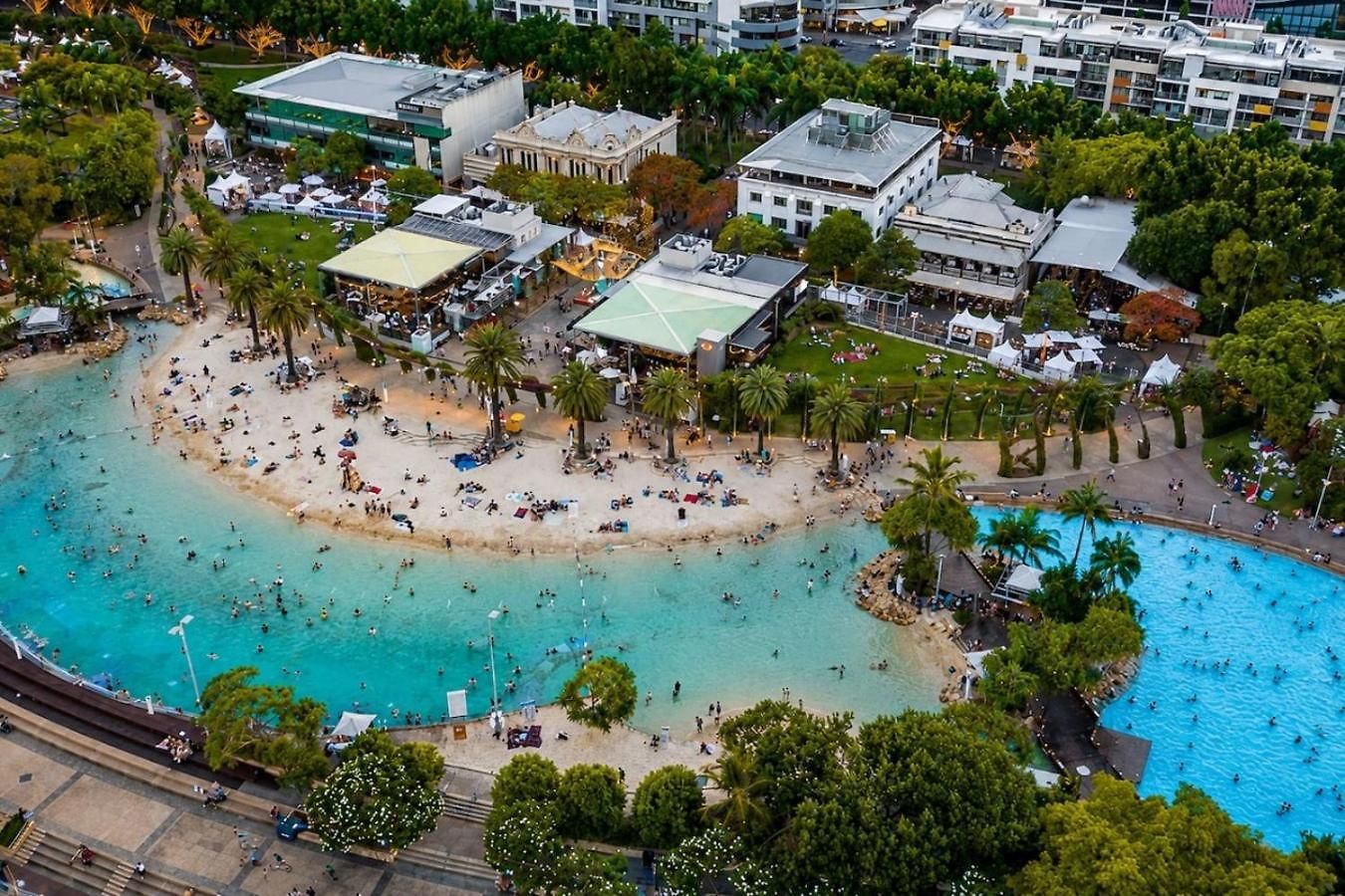 Level 22 Skyline Views With Sauna, Gym, Pool And Free Parking * Brisbane