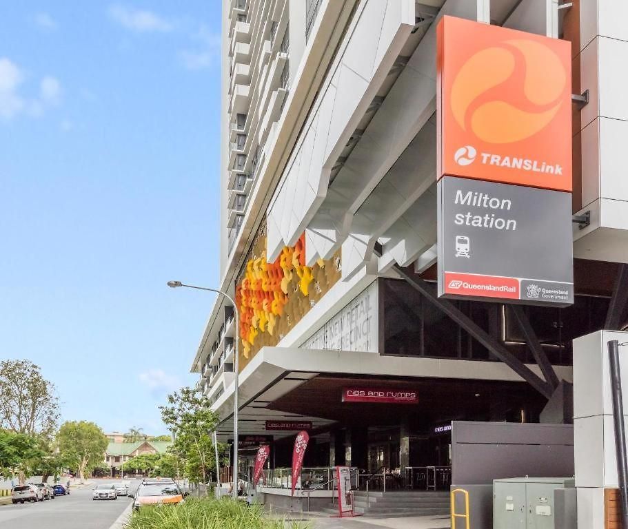 Modern Living With Secure Parking! * Brisbane