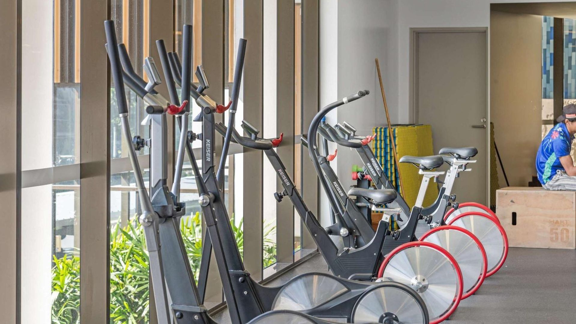 Apartment Luxury 2 Bed 2 Bath Parking Pool Gym & Sauna Brisbane