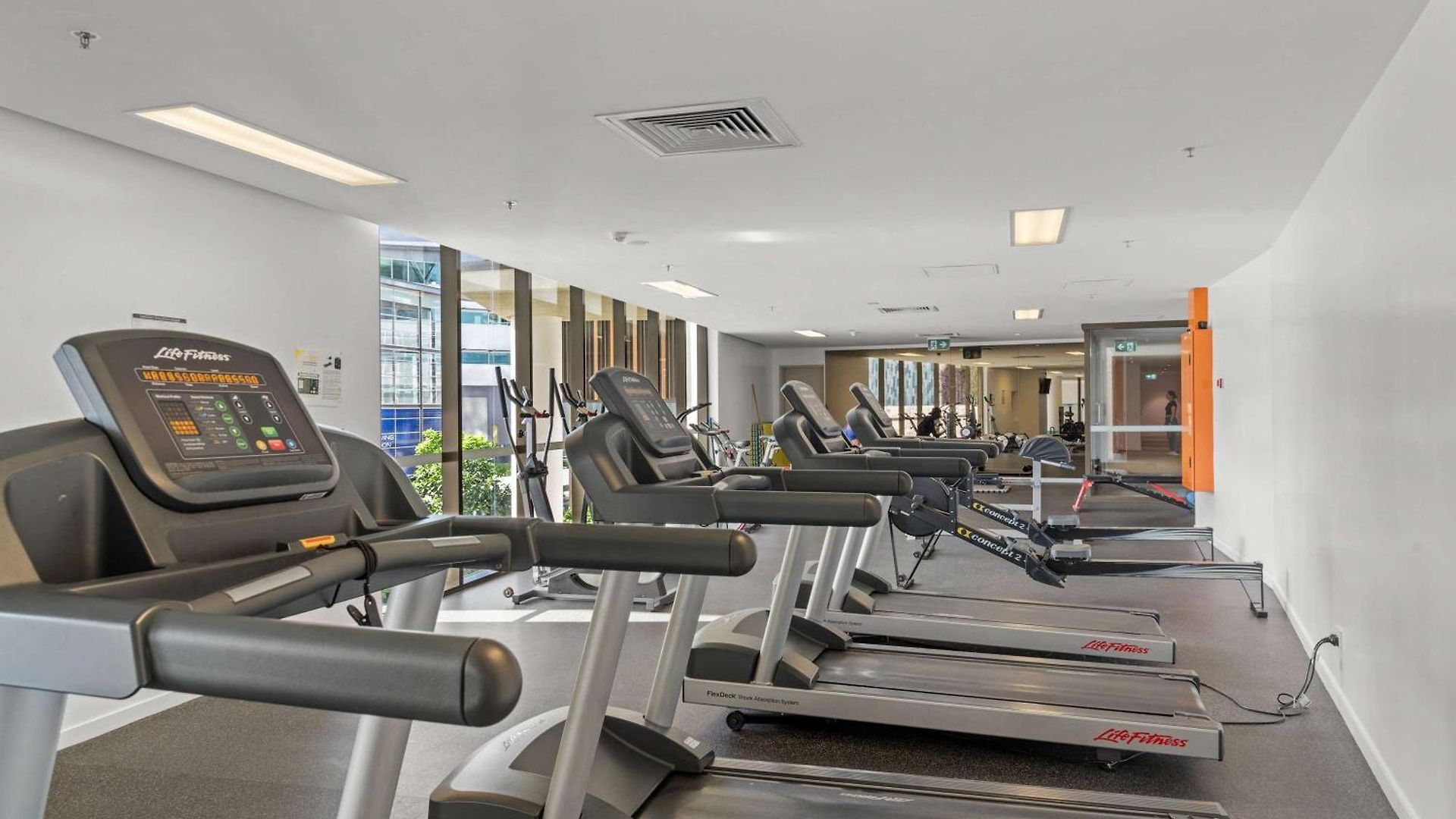 Apartment Luxury 2 Bed 2 Bath Parking Pool Gym & Sauna Brisbane