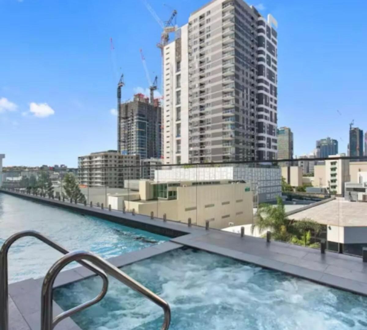 Convenient To Urban Living By Private Host Apartment