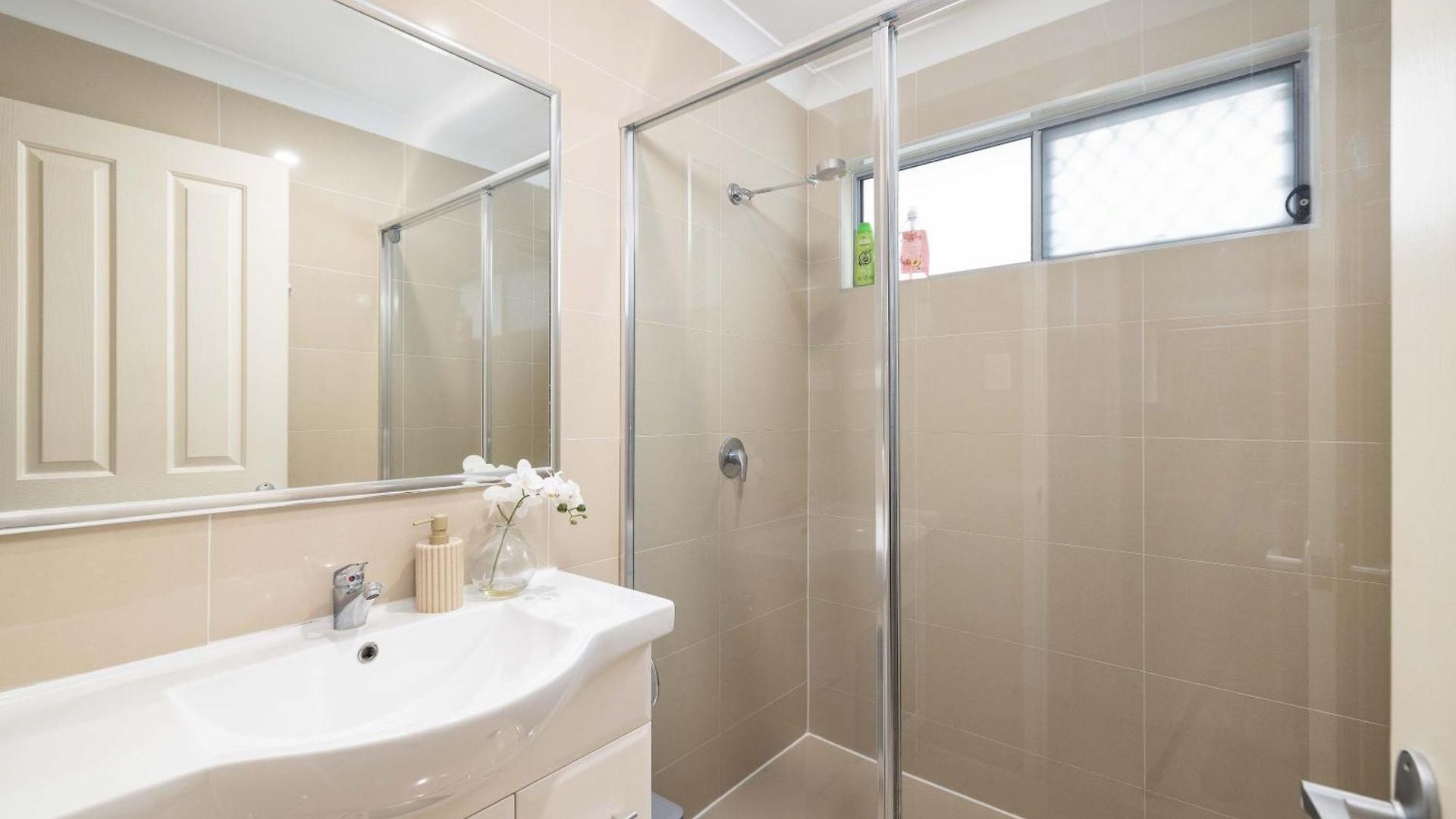 Apartment Smart Self Check-in - Darnley St *