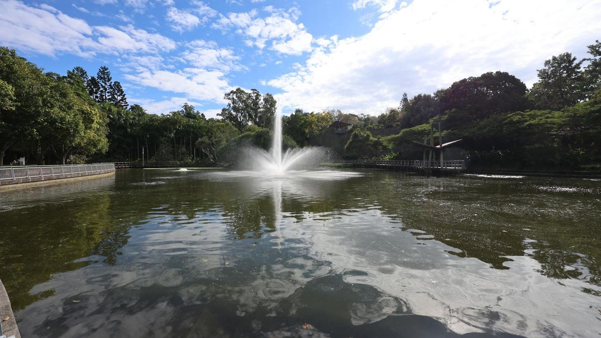 Entire Unit - 2 Pools - Sauna - Park - Cbd Views - Baby Ready Apartment *