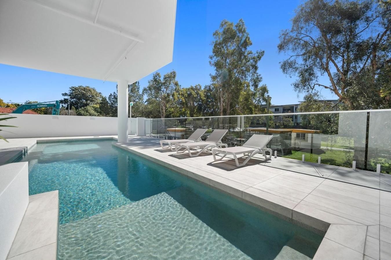 Across From Train And Bus Station Pool Gym And View Apartment