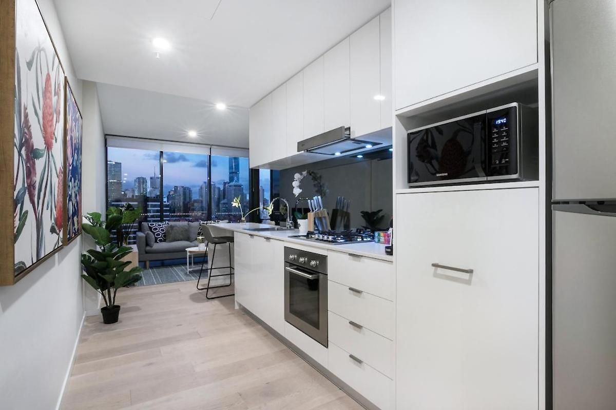 Apartment Convenient To Urban Living By Private Host *