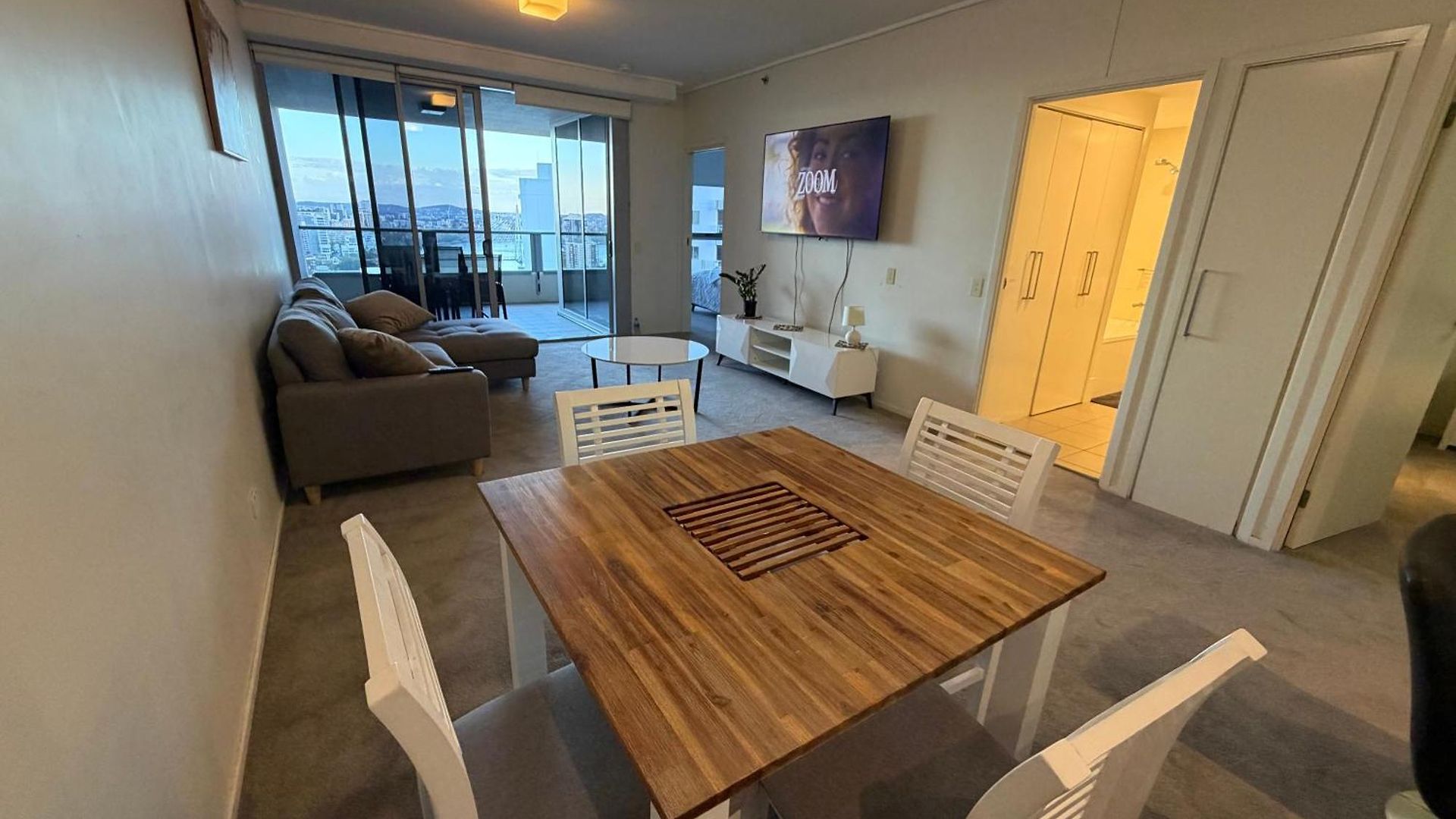 2bed 2bath Riverfront Luxury Views Apartment *