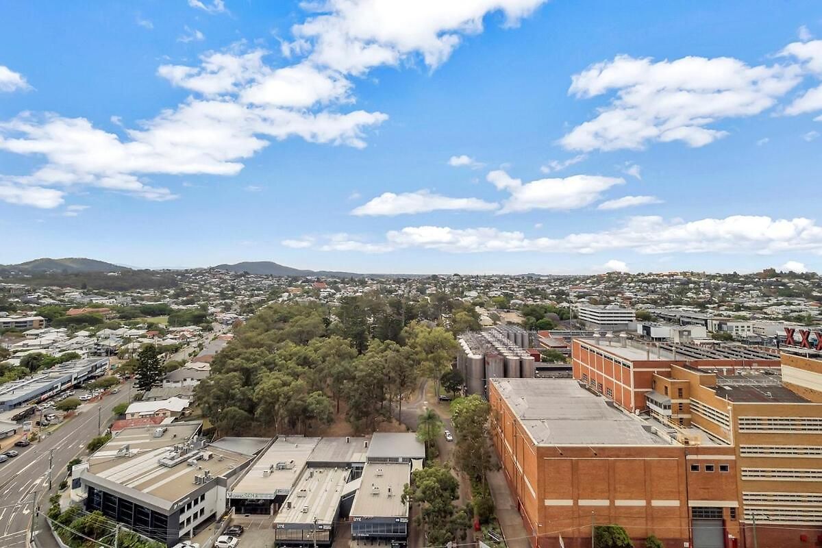 Modern Living With Secure Parking! Apartment