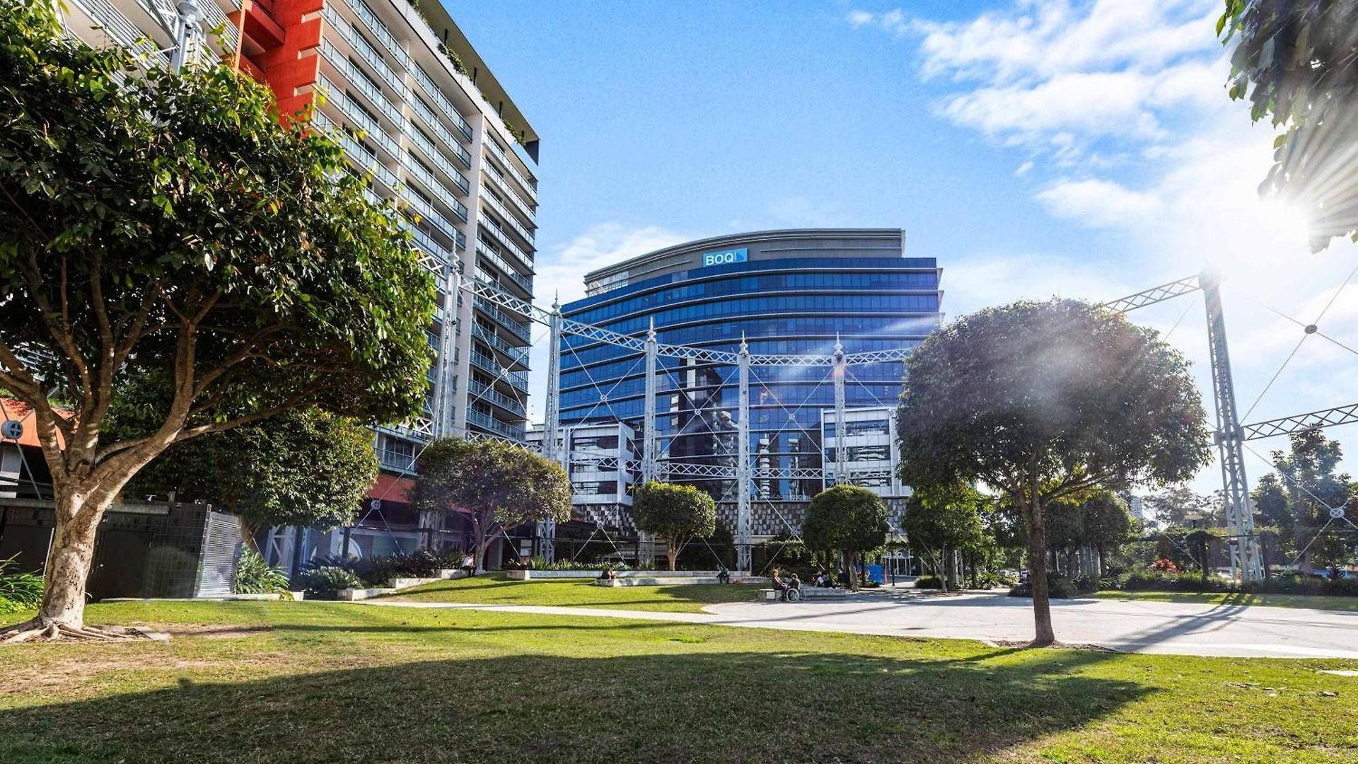 Luxury 2 Bed 2 Bath Parking Pool Gym & Sauna Brisbane