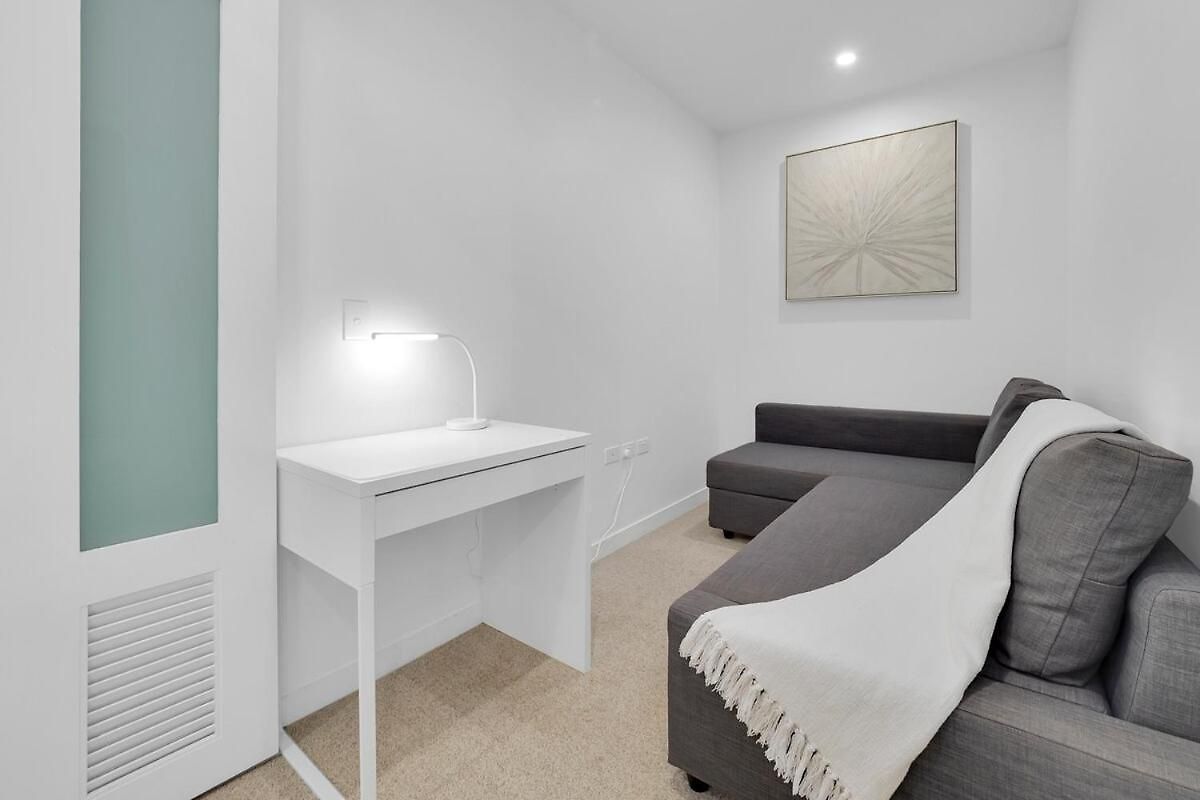 Apartment Modern Living With Secure Parking!