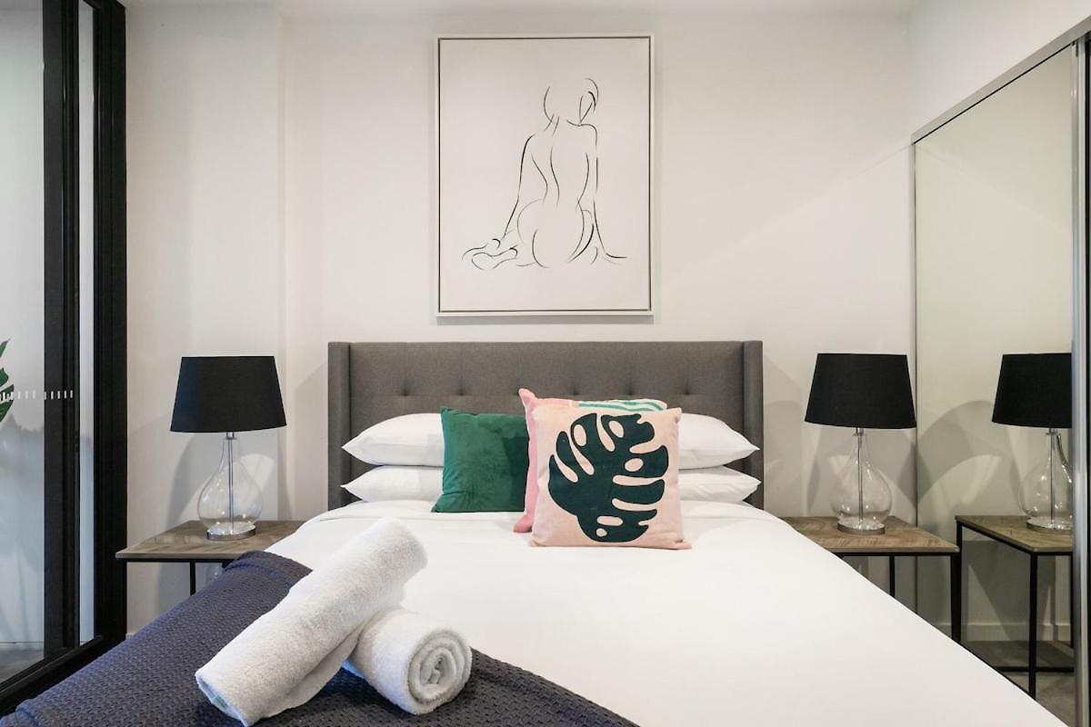 Apartment Convenient To Urban Living By Private Host