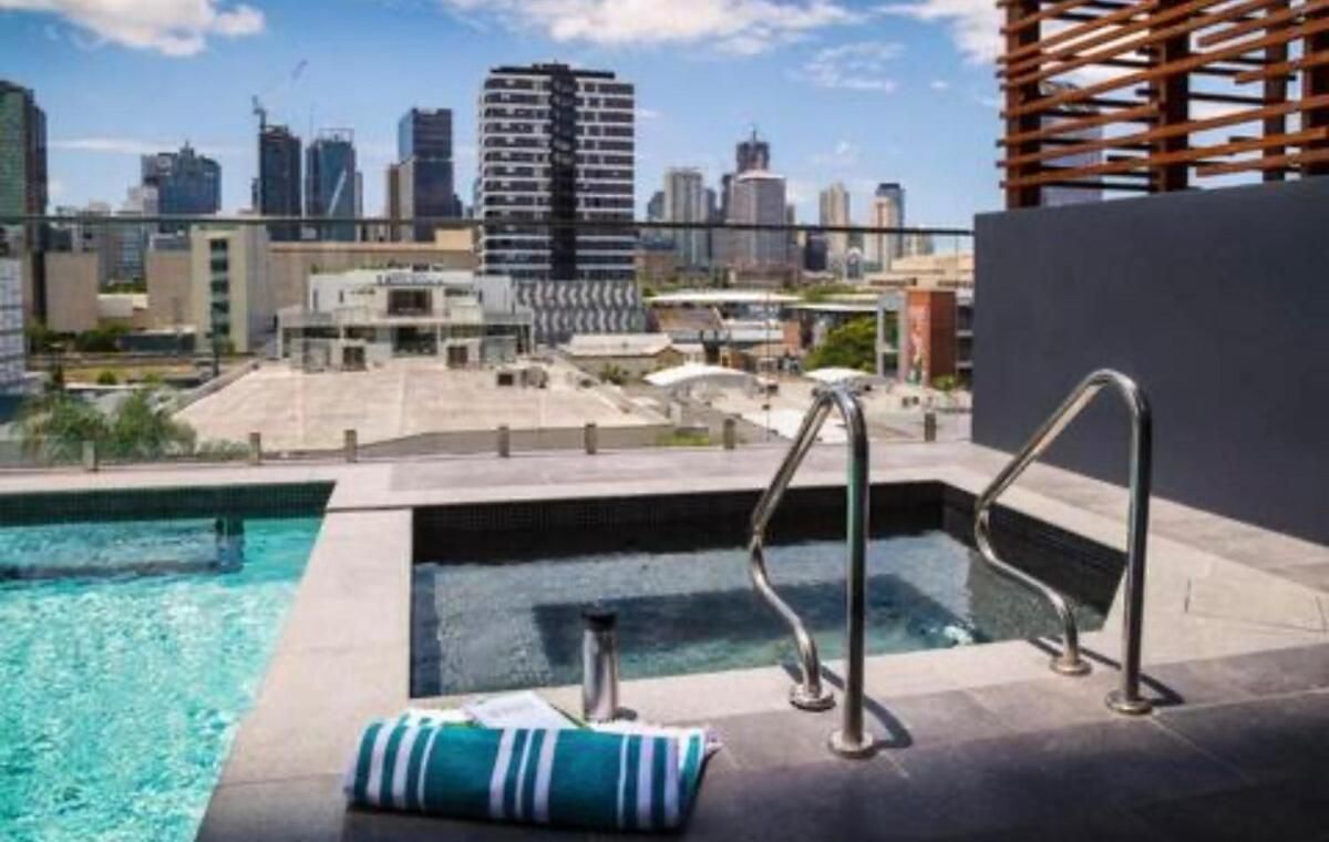 Convenient To Urban Living By Private Host *