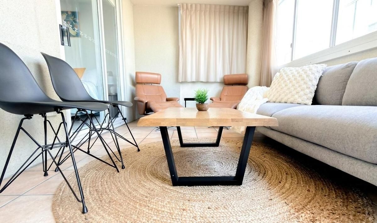 Apartment 2br - Lagoon Pool Gym - Sleeps 6 - Baby Equipped - Free Parking *