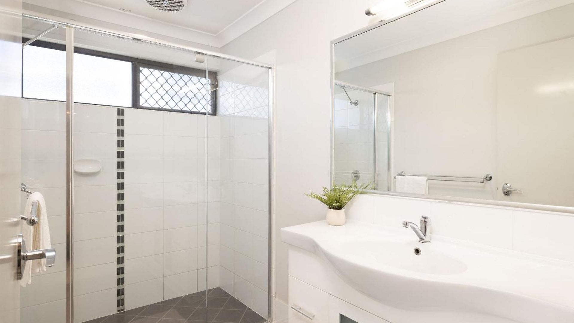 Apartment Smart Self Check-in - Darnley St *