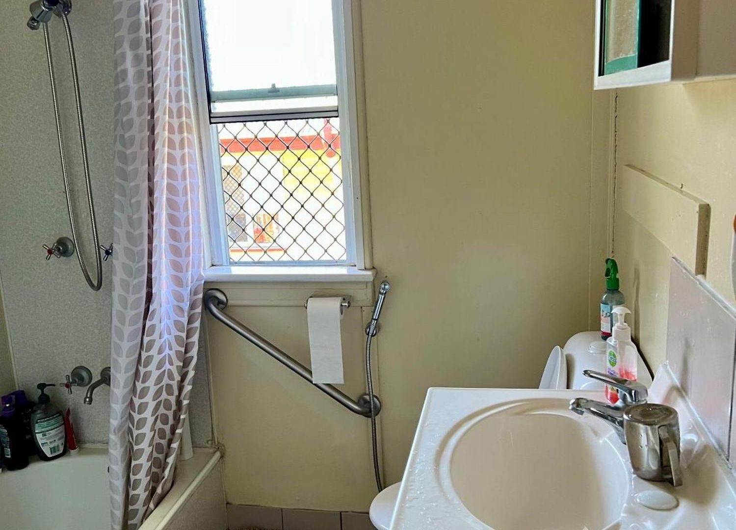 Conveniently Located Near Westfield Carindale *