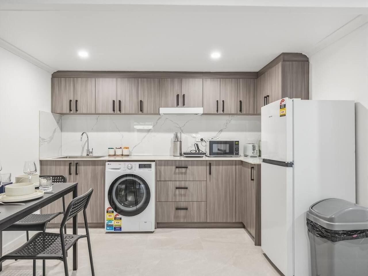 Great Value Renovated Unit Near Griffith