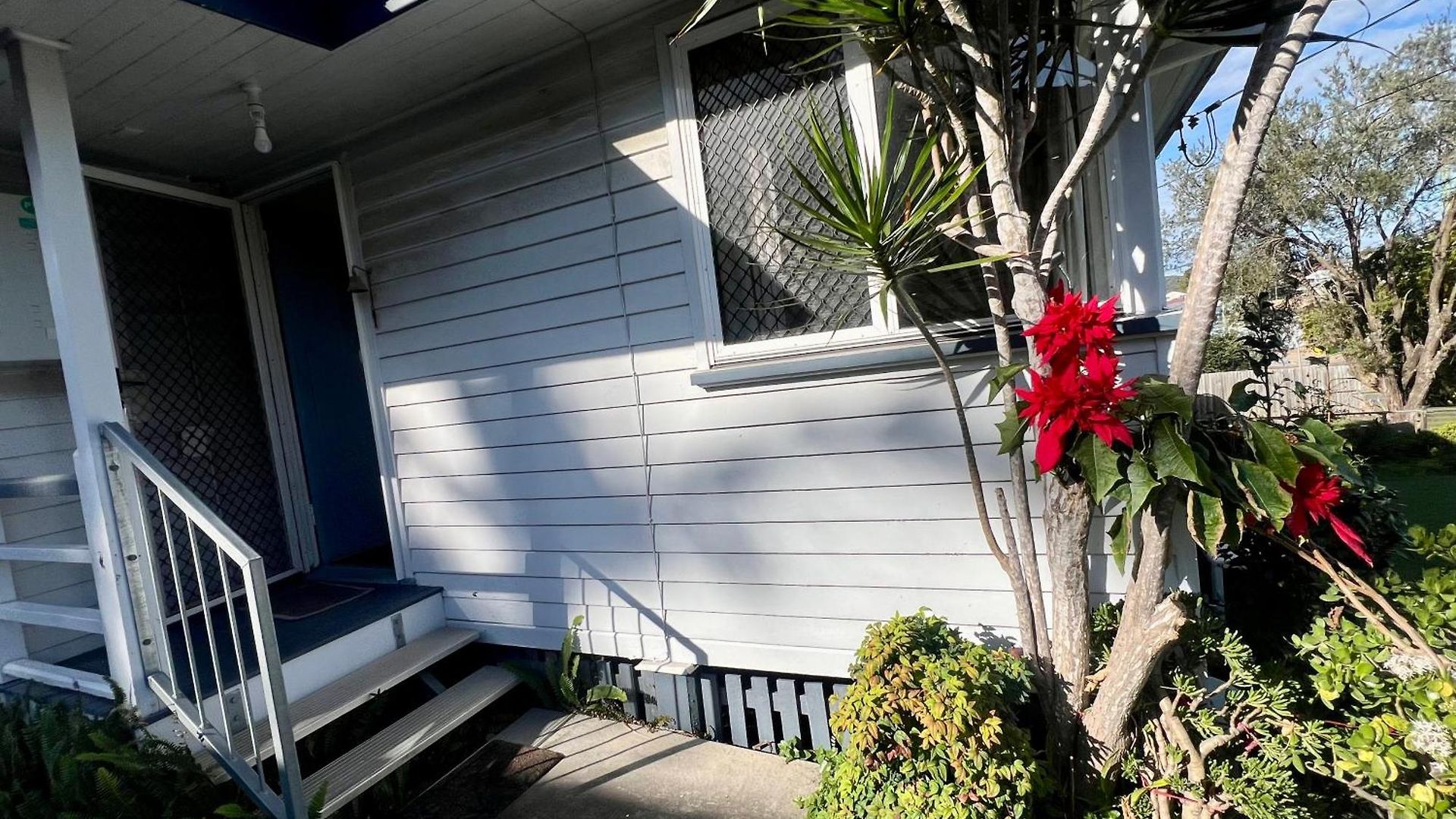 Guest house Private Living With A Single Bed *