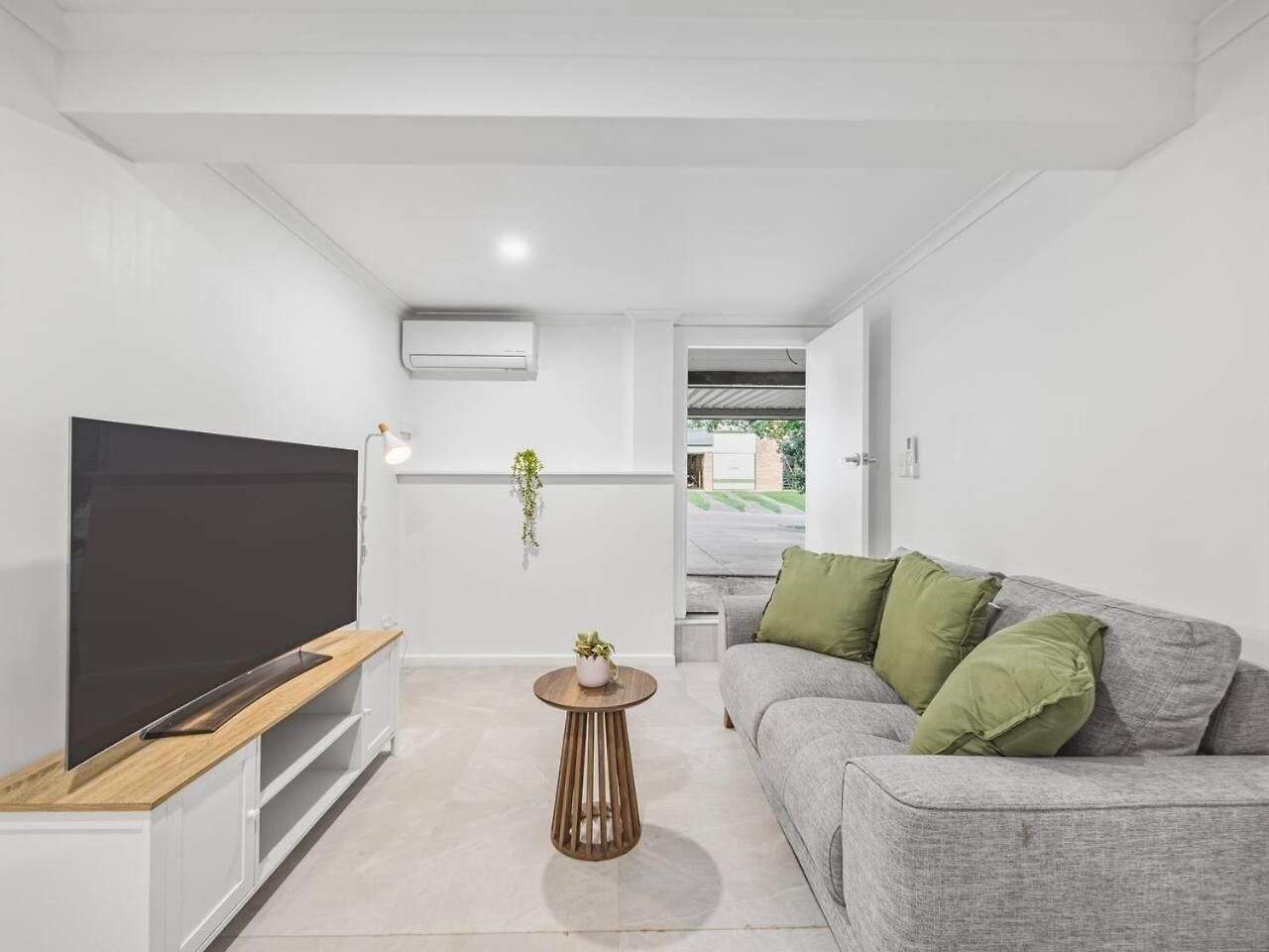 Great Value Renovated Unit Near Griffith * Brisbane