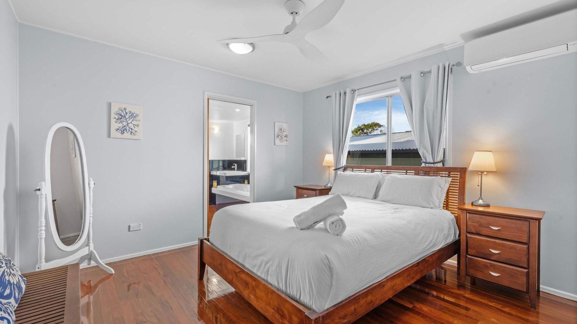 Sunny Bayside Escape In Lota Holiday home Brisbane