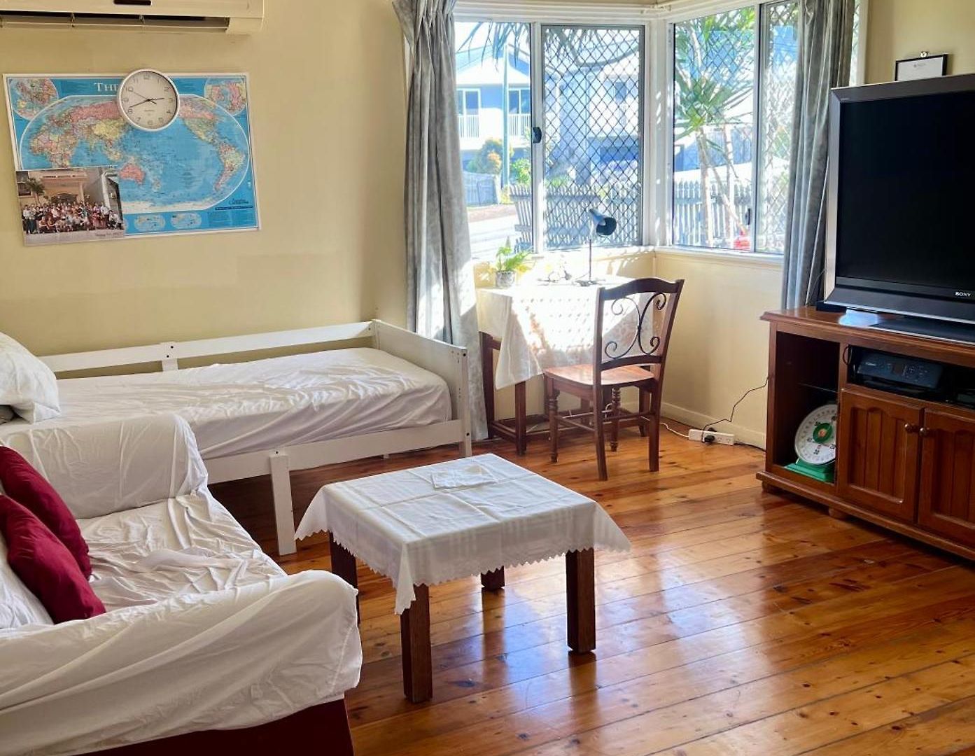 Private Living With A Single Bed Guest house