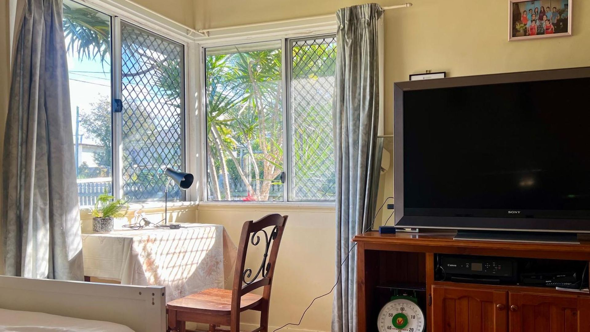 Private Living With A Single Bed Guest house *
