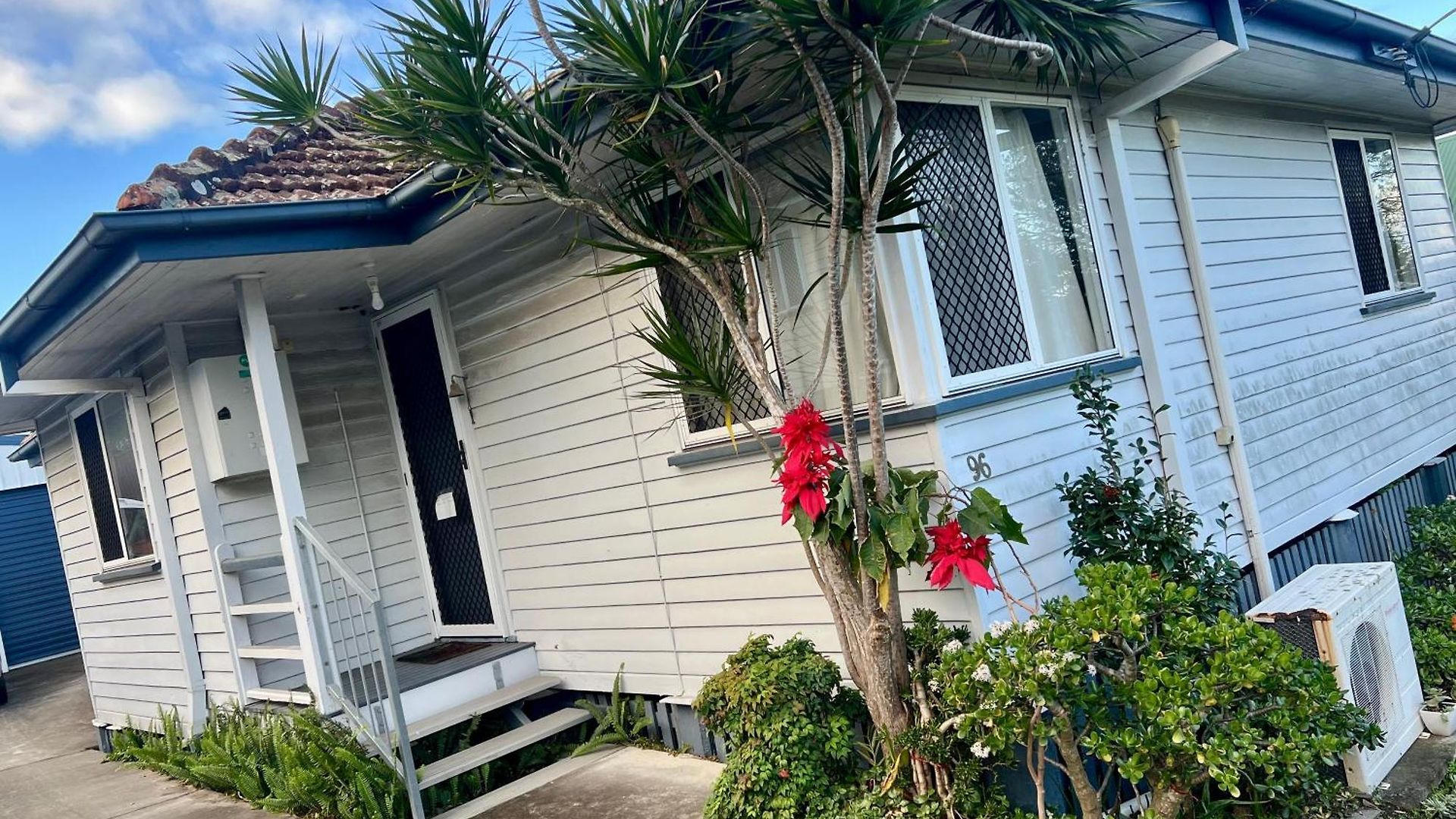 Private Living With A Single Bed Brisbane