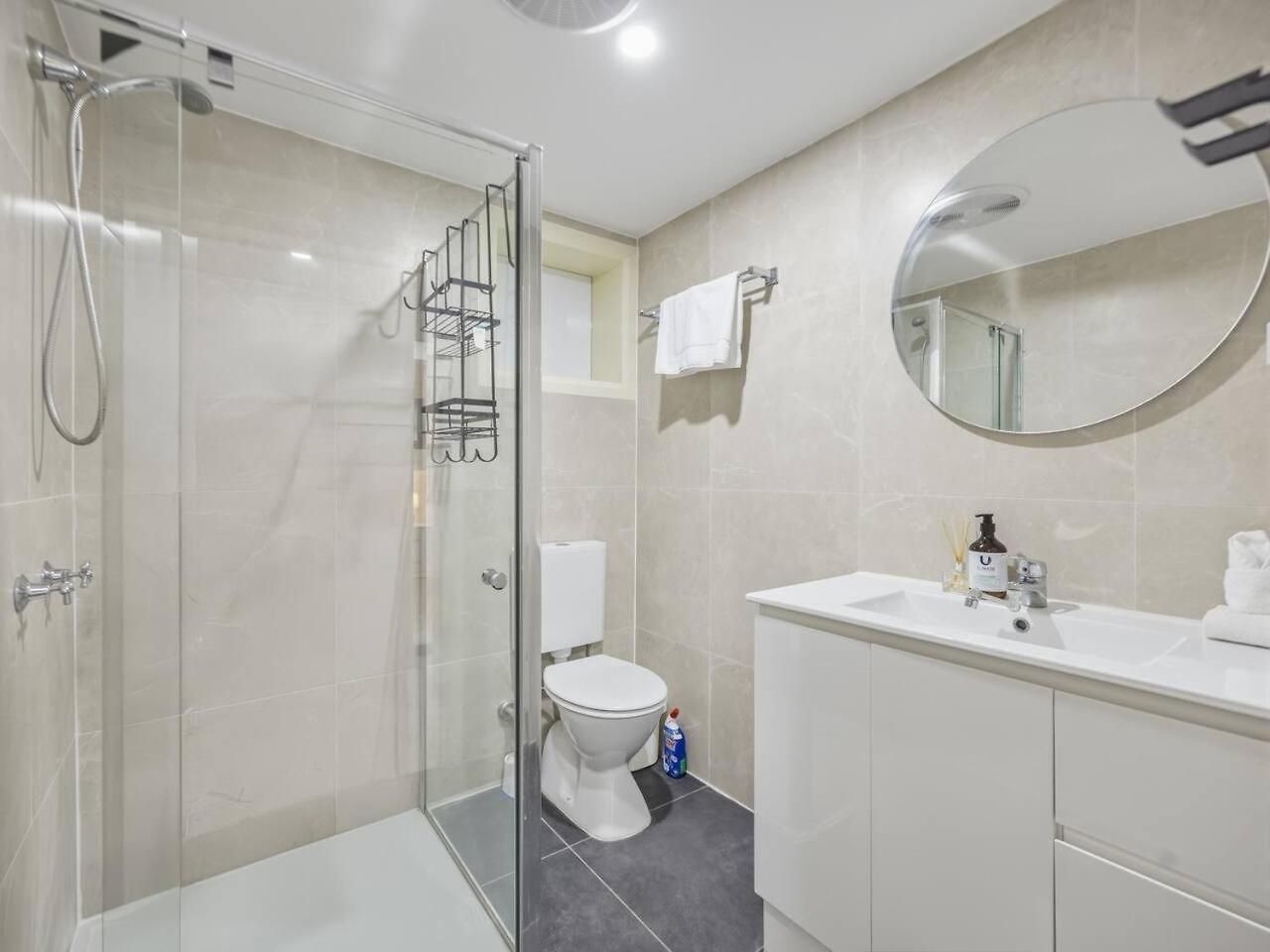 Great Value Renovated Unit Near Griffith Brisbane