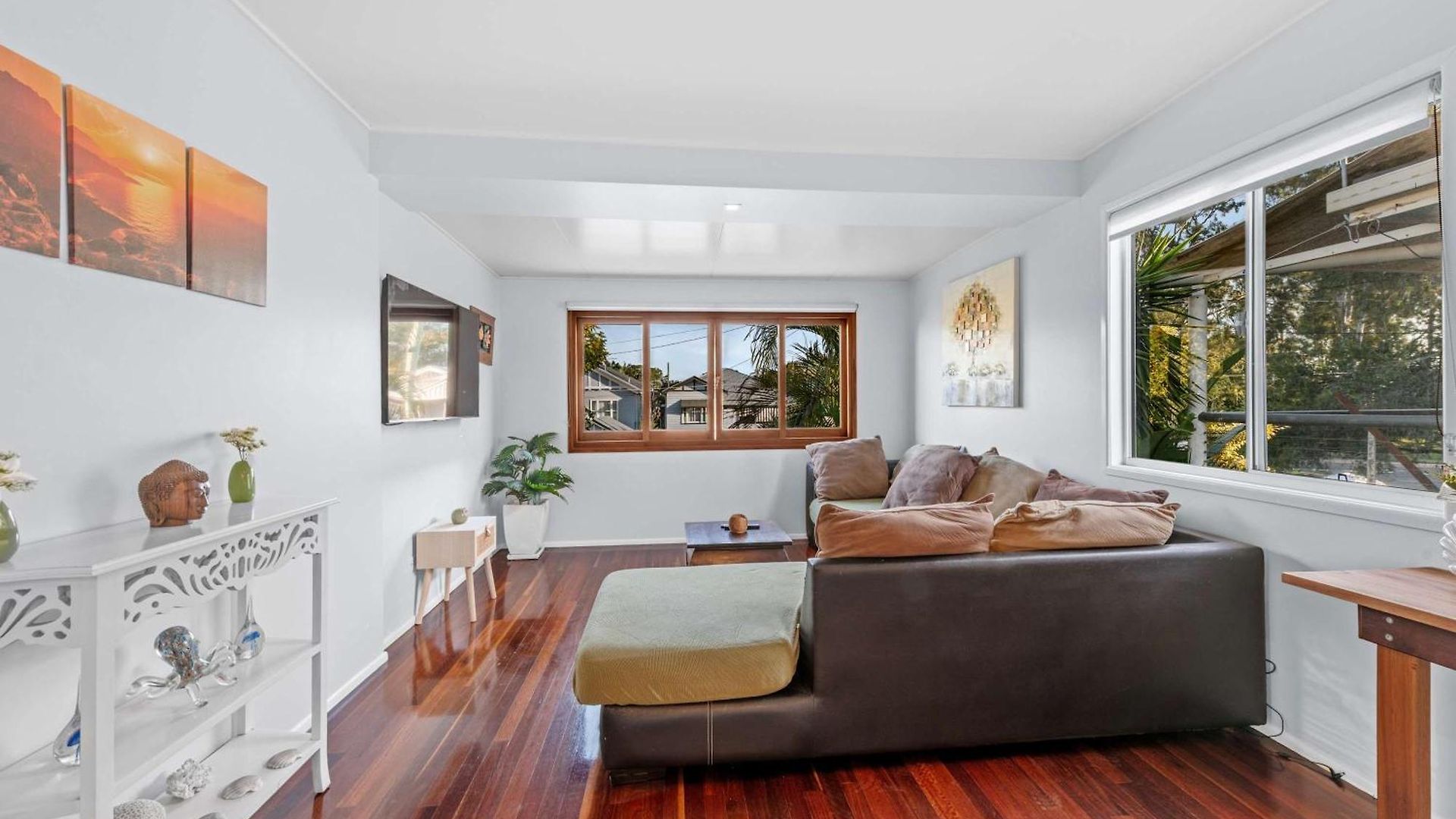 Sunny Bayside Escape In Lota Holiday home *