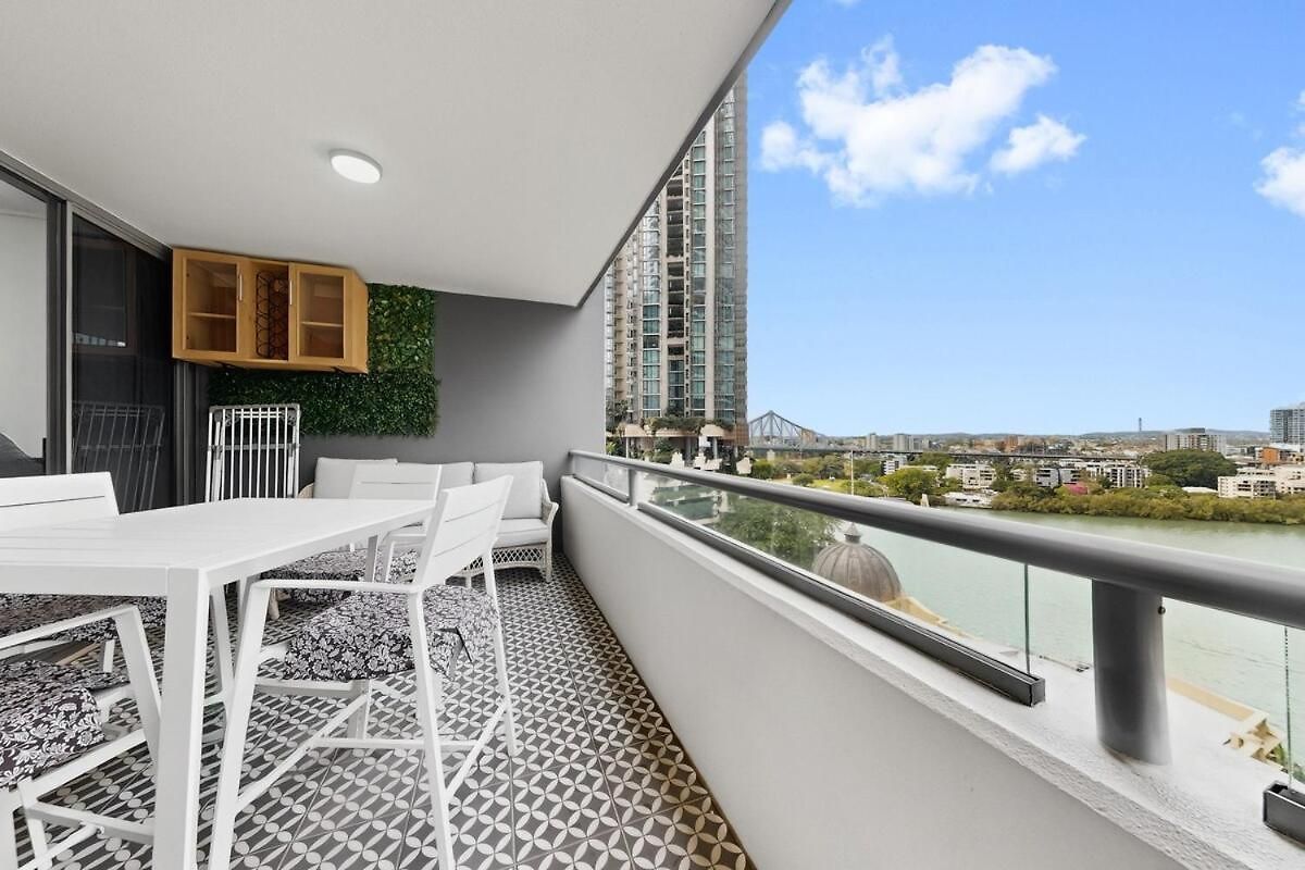 2 Bedroom River View In Cbd Brisbane
