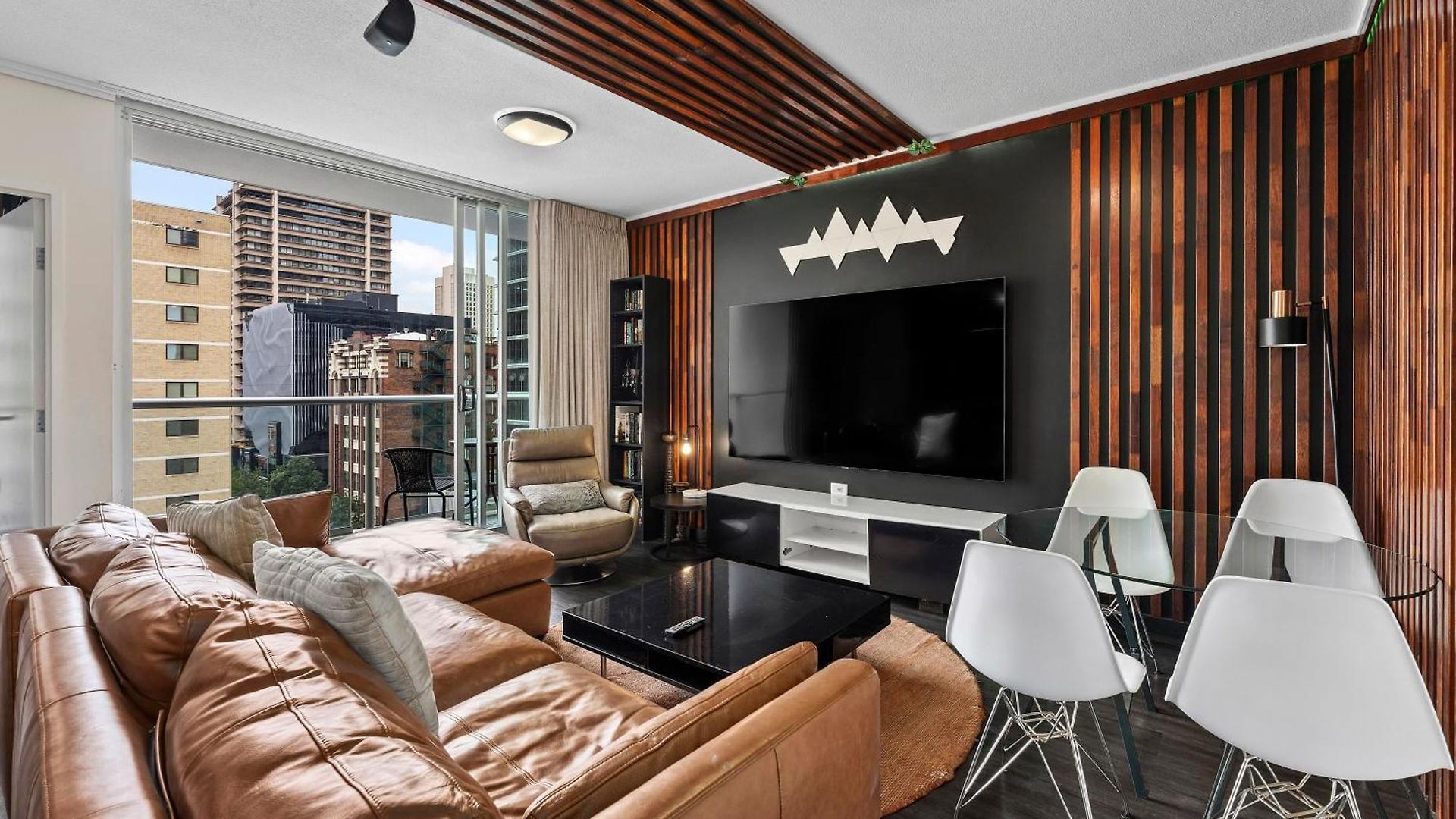 Bright & Cozy 2br With Pool, Gym, Wifi & Parking
