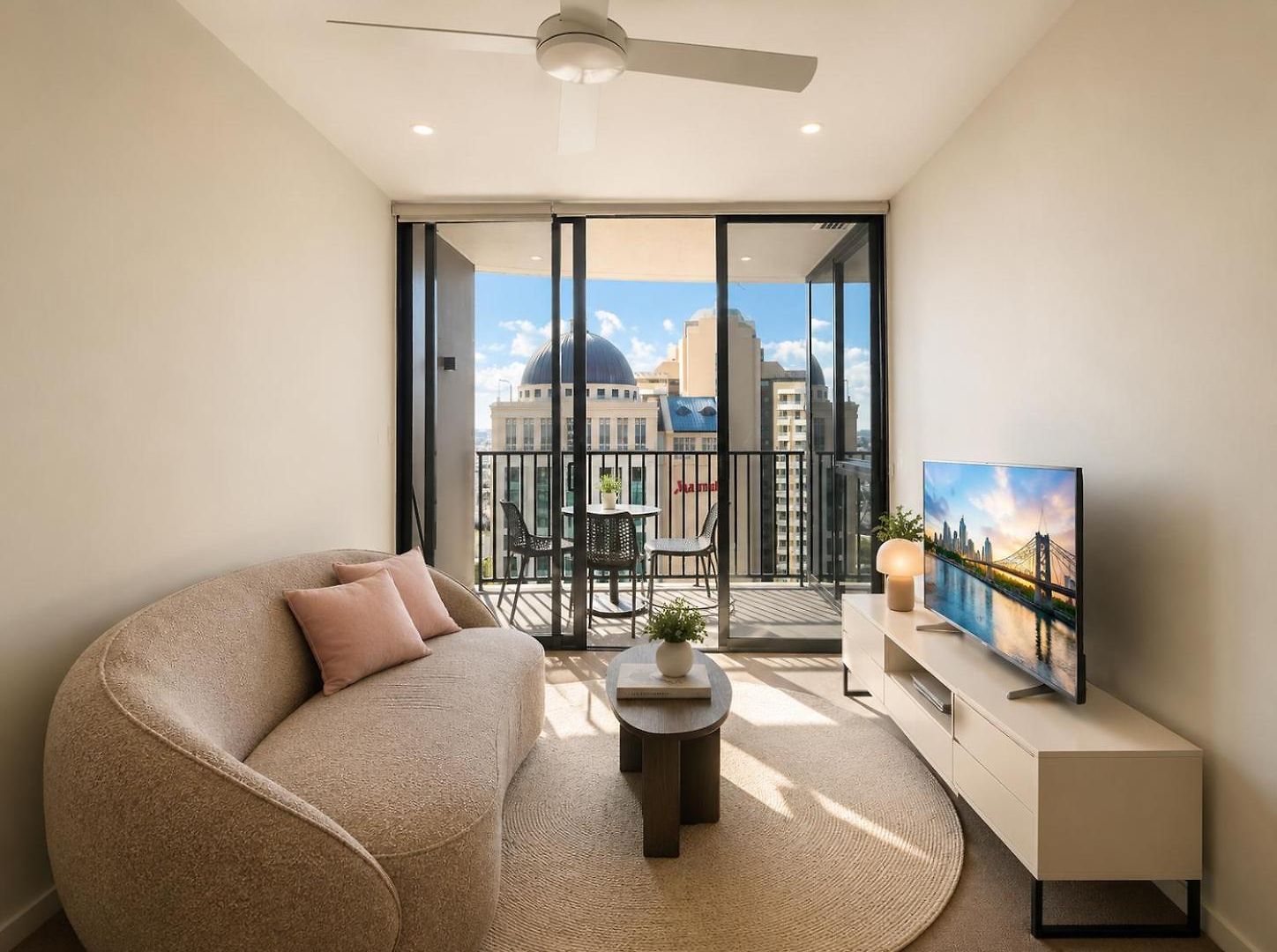 Metropolitan Luxe Balcony With Skyline Views * Brisbane
