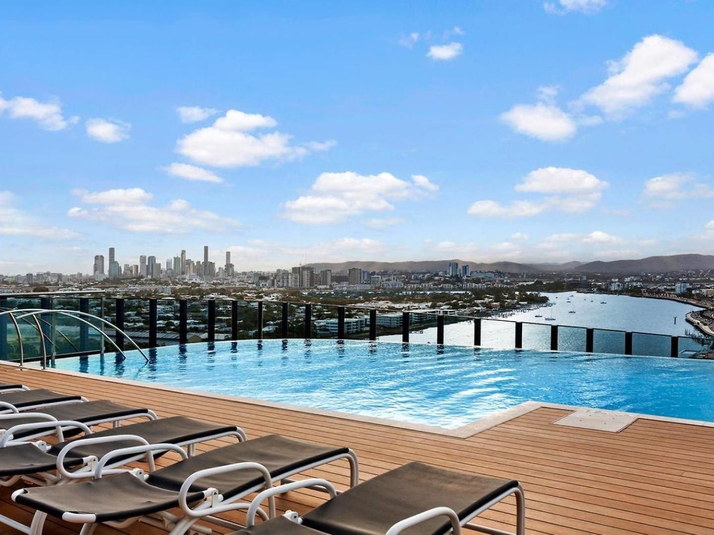 Cozy Hamilton With Brisbane's Rooftop Pool Apartment Brisbane