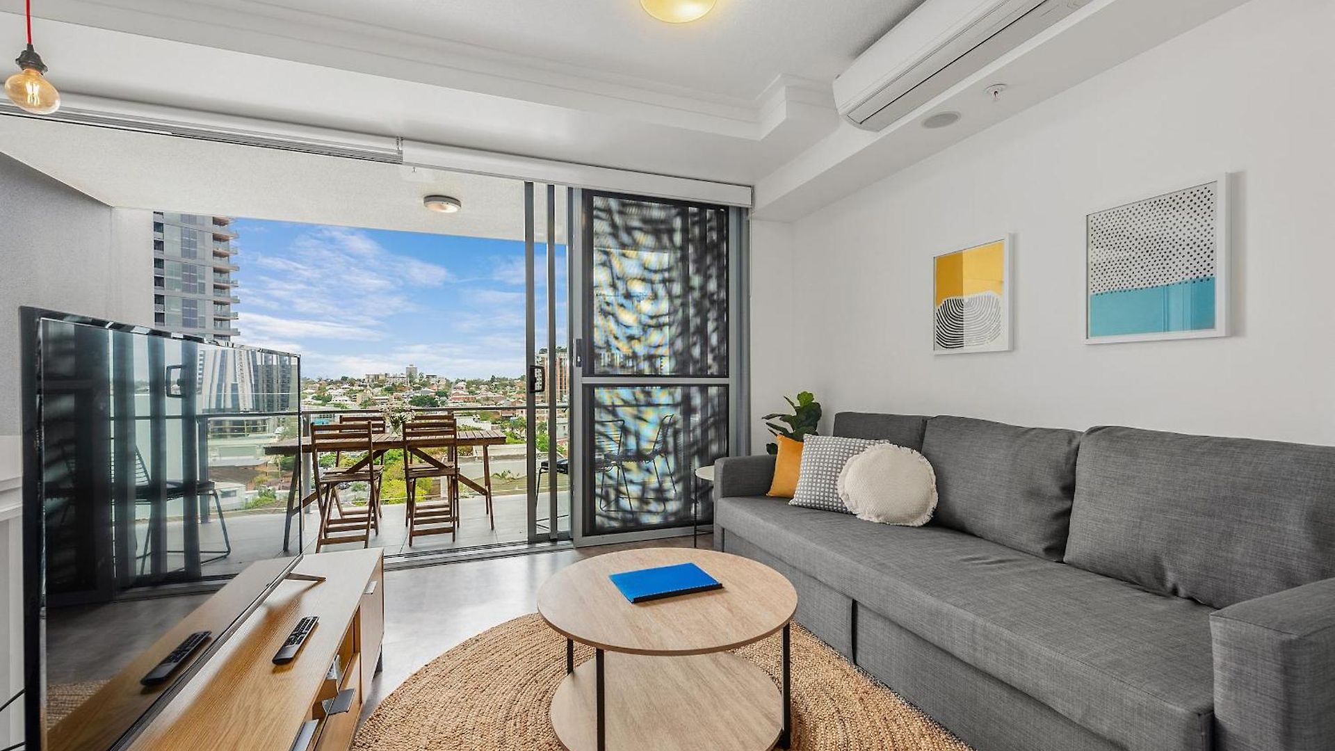 Apartment Sunny & Overlooking West End